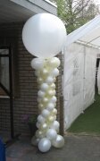 ballon pilaar met top ballon 2m. wit/creme